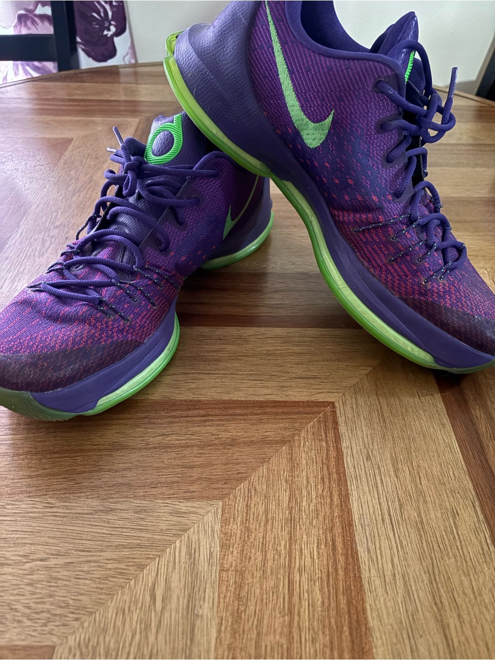 Men’s basketball shoes